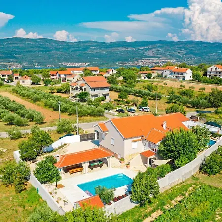 In With Private Pool Vila Pridraga
