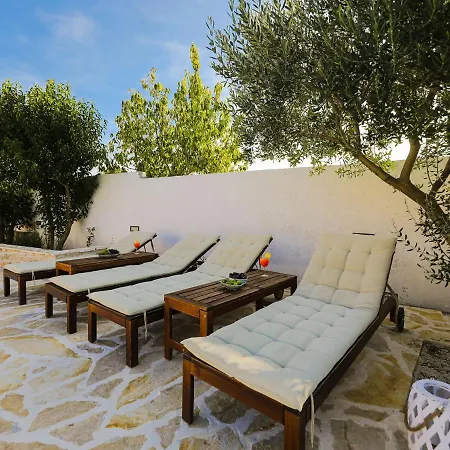 Villa In With Swimming Pool And 5-person Jacuzzi Pridraga