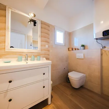 In With Swimming Pool And 5-person Jacuzzi Villa