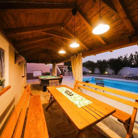 In With Swimming Pool And 5-person Jacuzzi * Pridraga