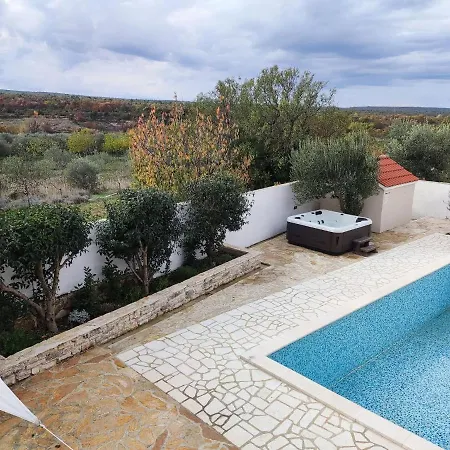 فيلة In With Private Pool