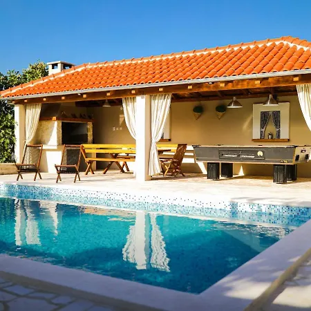 In With Private Pool Pridraga