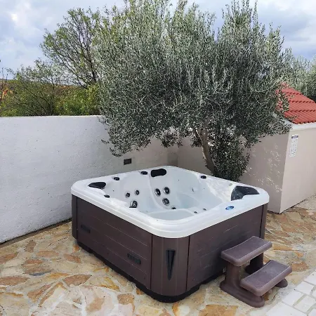 In With Private Pool فيلة *