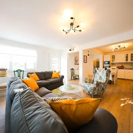 In With Swimming Pool And 5-person Jacuzzi *