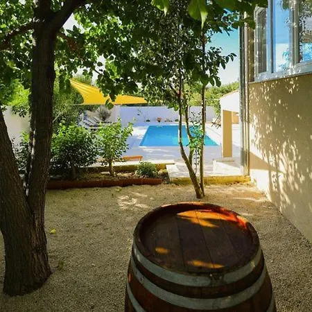 In With Swimming Pool And 5-person Jacuzzi * Pridraga
