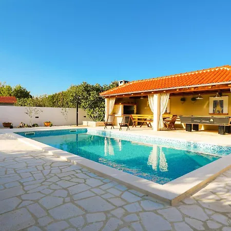 In With Private Pool فيلة