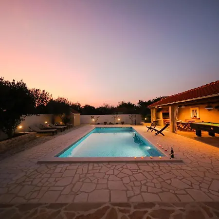 In With Swimming Pool And 5-person Jacuzzi