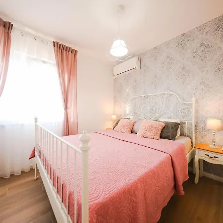 In With Swimming Pool And 5-person Jacuzzi Villa *