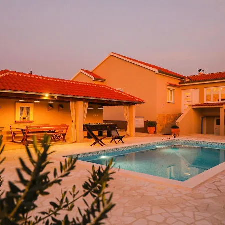 In With Swimming Pool And 5-person Jacuzzi *
