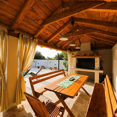 In With Swimming Pool And 5-person Jacuzzi Villa