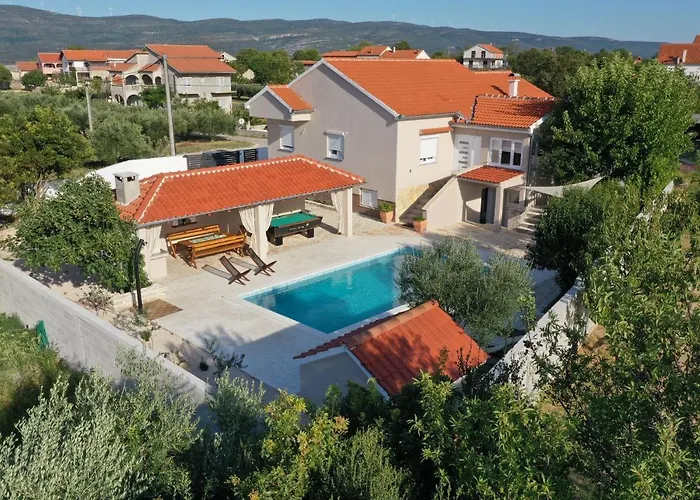 Вилла In With Private Pool