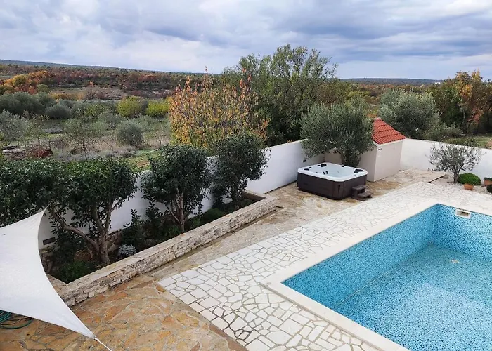 Вилла In With Private Pool