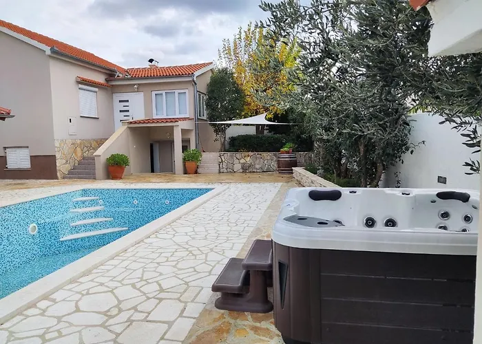 Вилла In With Private Pool Pridraga
