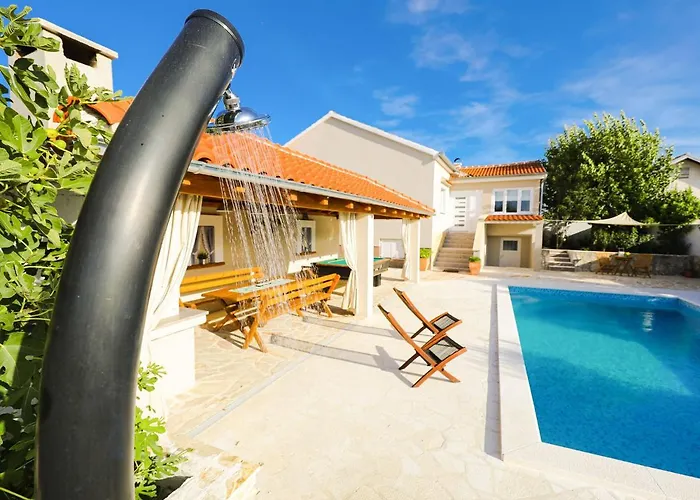 In With Private Pool Pridraga