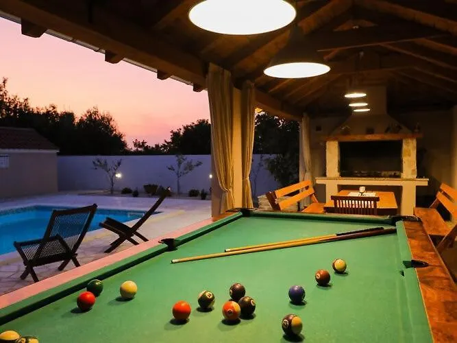 Вилла In With Private Pool Pridraga