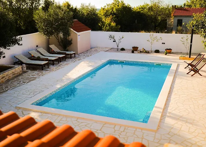 In With Private Pool Вилла Pridraga